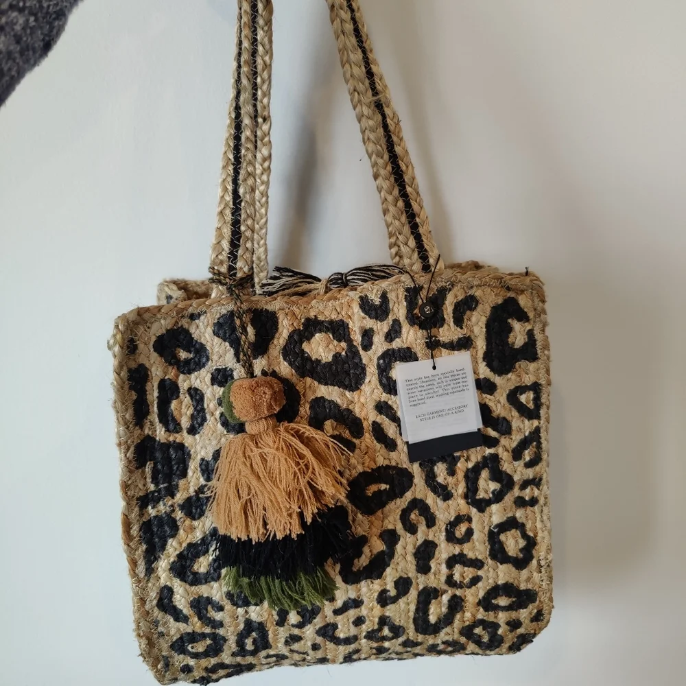 America & Beyond Handwoven Jute With Tassel - Picture 2 of 9